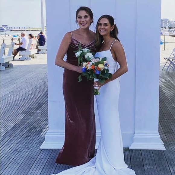 Reverly Skye Velvet Dress - Picture 4 of 4